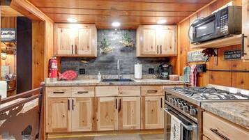 House (2 Bedrooms) | Interior