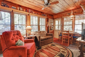 House (2 Bedrooms) | Interior