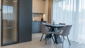 A modern kitchen with a dining area. - RentPlanet - Stone Hill (Szklarska Poreba)