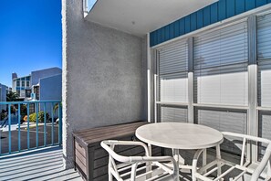 Apartment (2 Bedrooms) | Interior - Coastal Madeira Beach Condo - Walk to Gulf! (Madeira Beach)