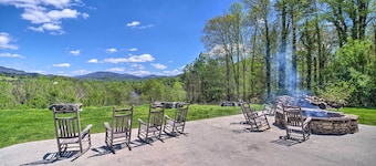 Townsend Condo w/ Pool, Great Smoky Mountain Views