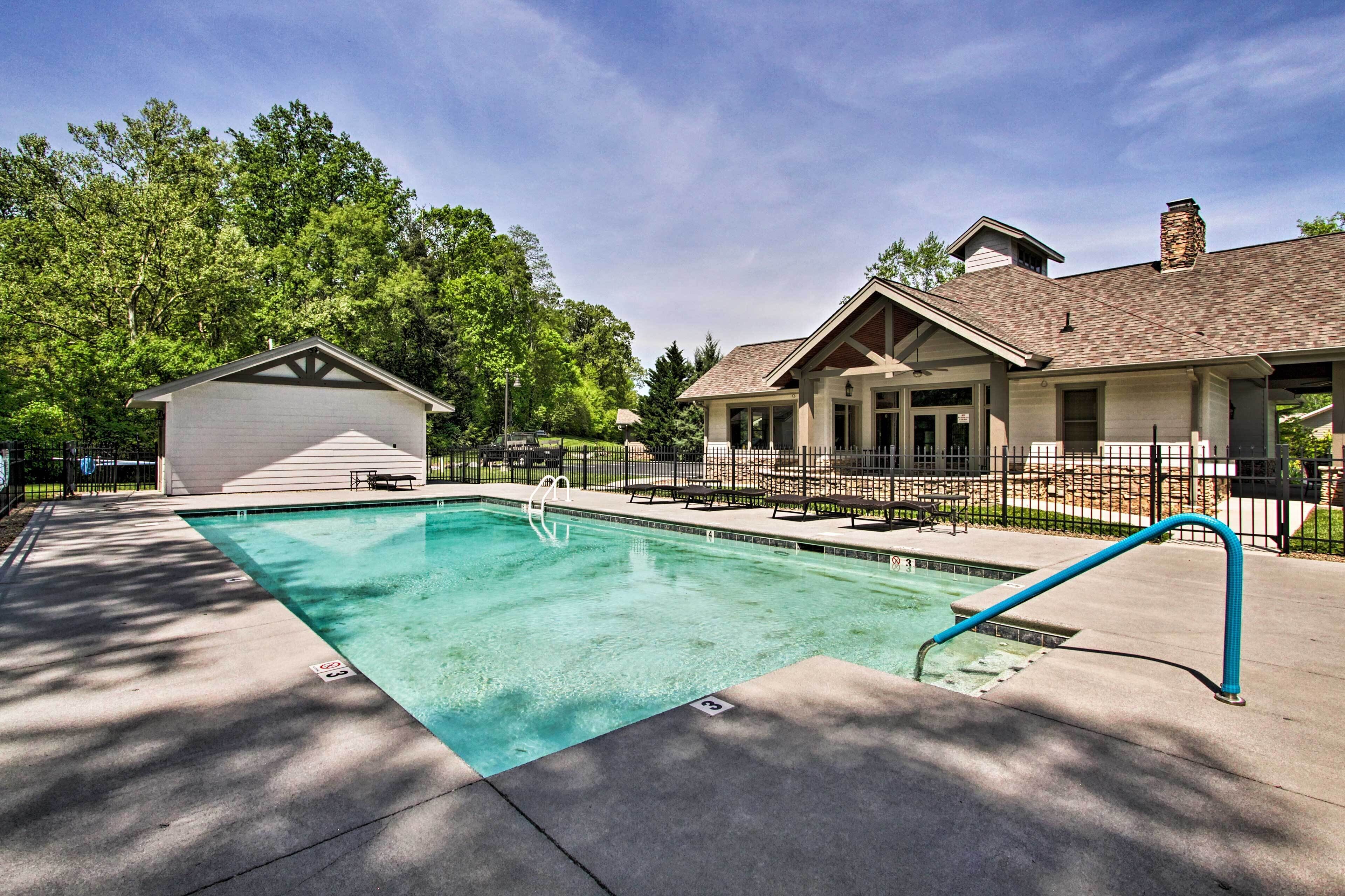 Townsend Condo w/ Pool, Great Smoky Mountain Views