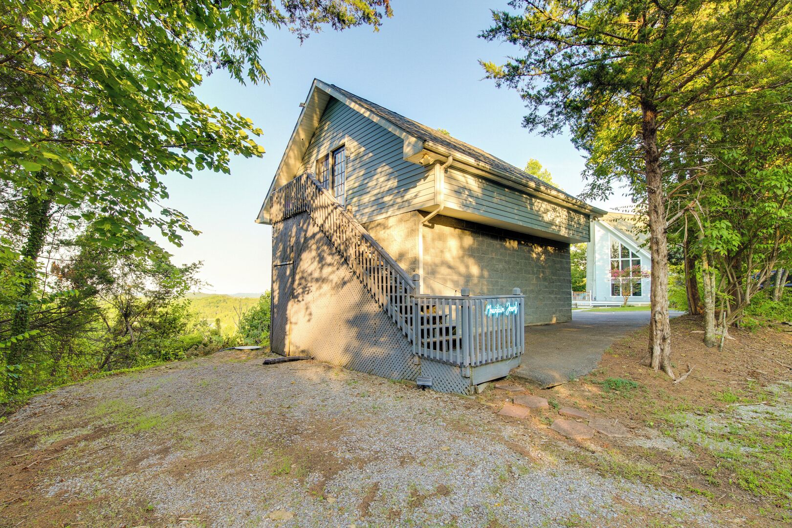 المنشأة من الداخل