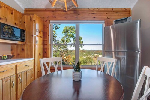 Near Douglas Lake: Mountain Jewel Haven w/ Views