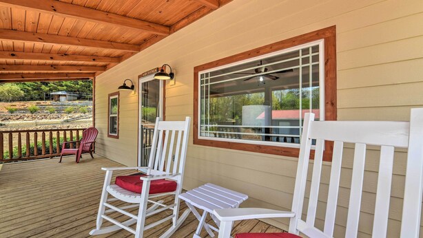 Terrace/patio - Charming Franklin Retreat w/ Porch & Fire Pit (Franklin)