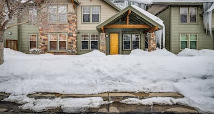 Cozy Park City Townhome By Dining, Shops & More!