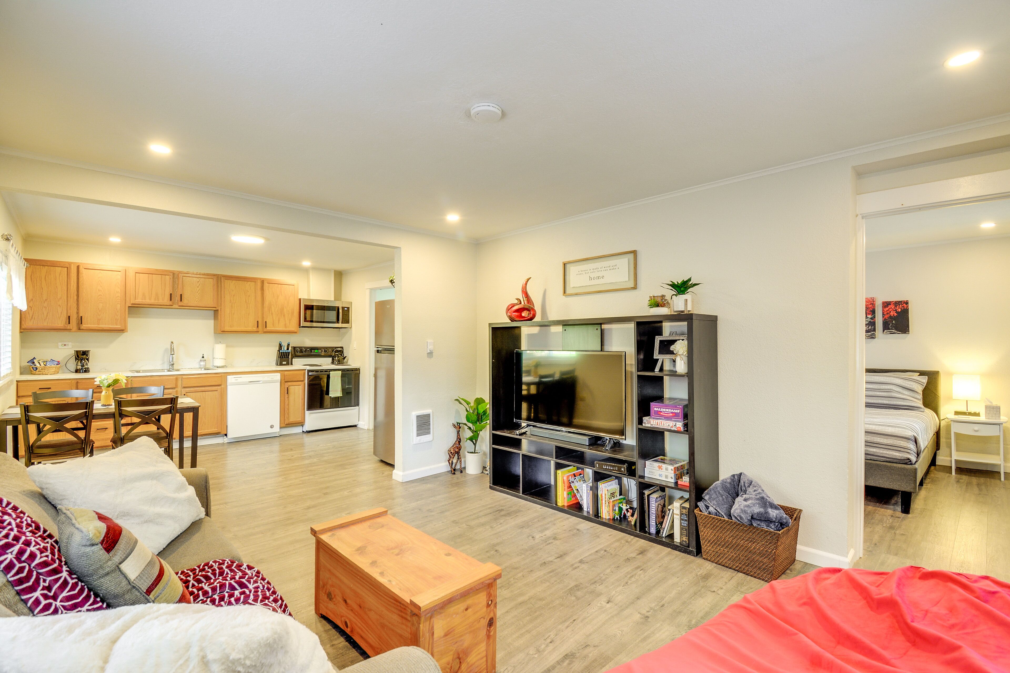 Bremerton Vacation Rental Near Hiking & Downtown