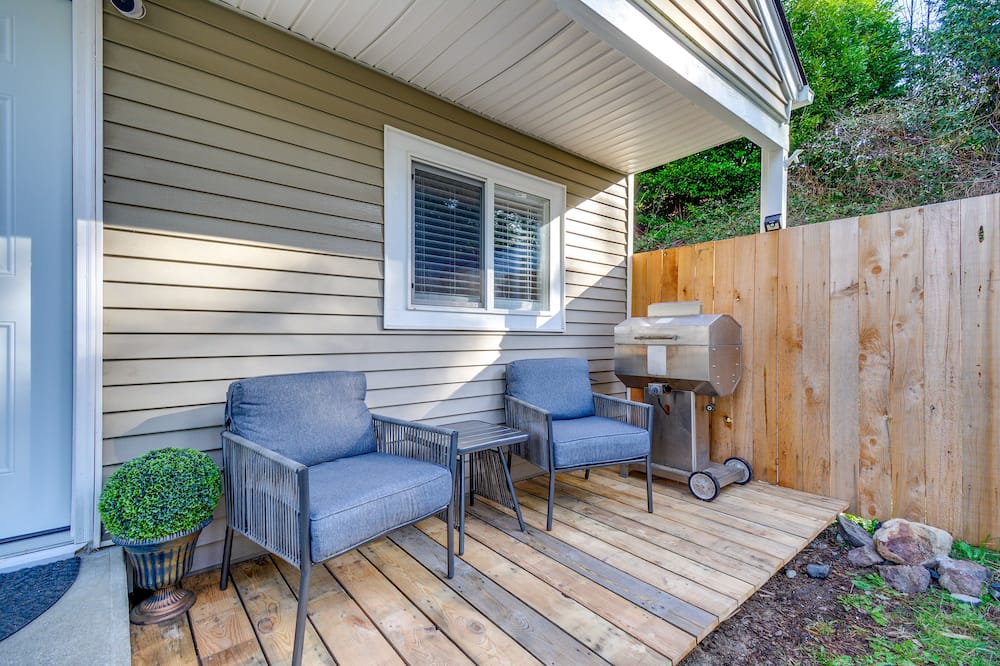 Bremerton Vacation Rental Near Hiking & Downtown