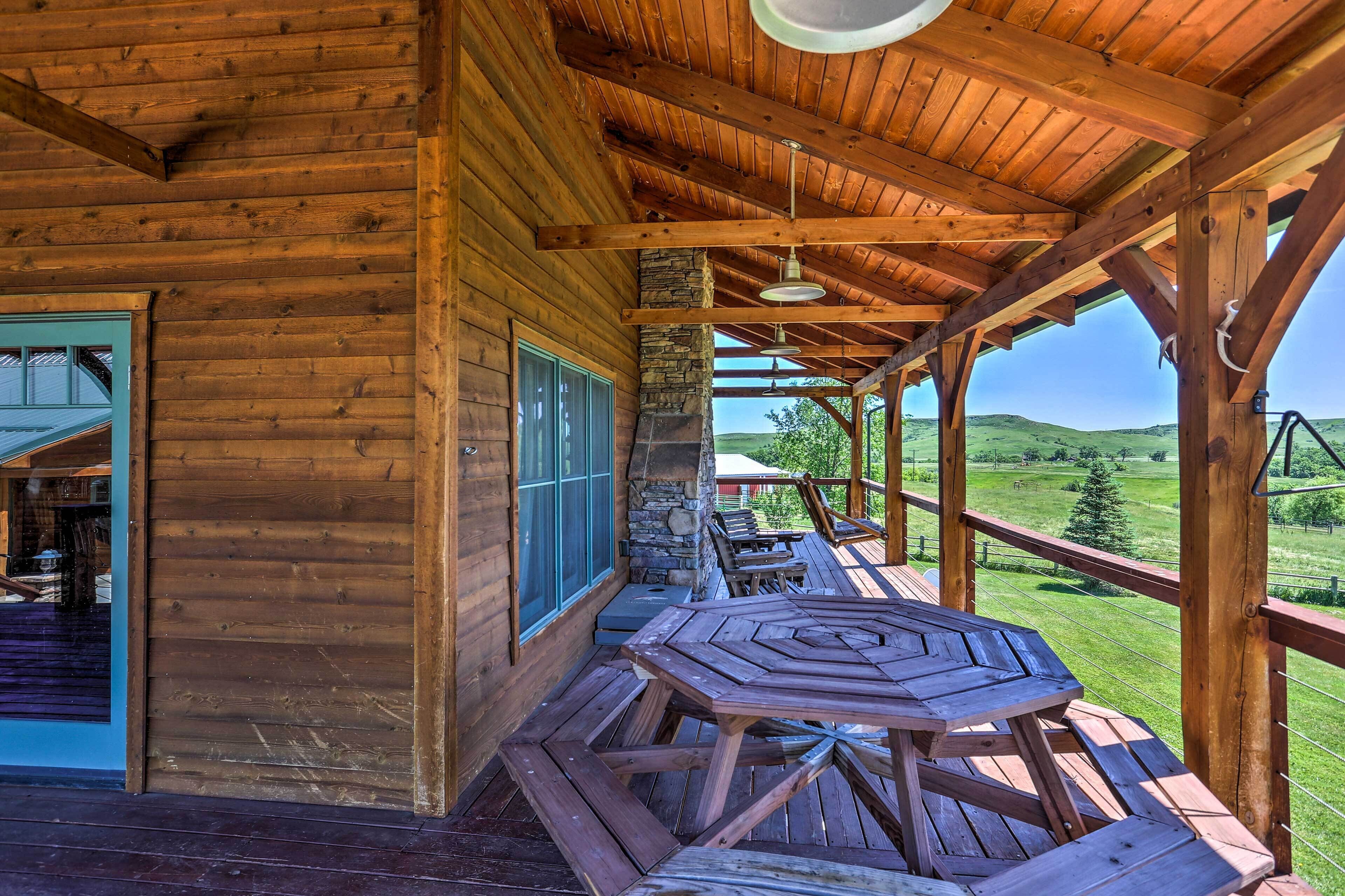 South Dakota Home - Private Lake, Canoe & Fire Pit