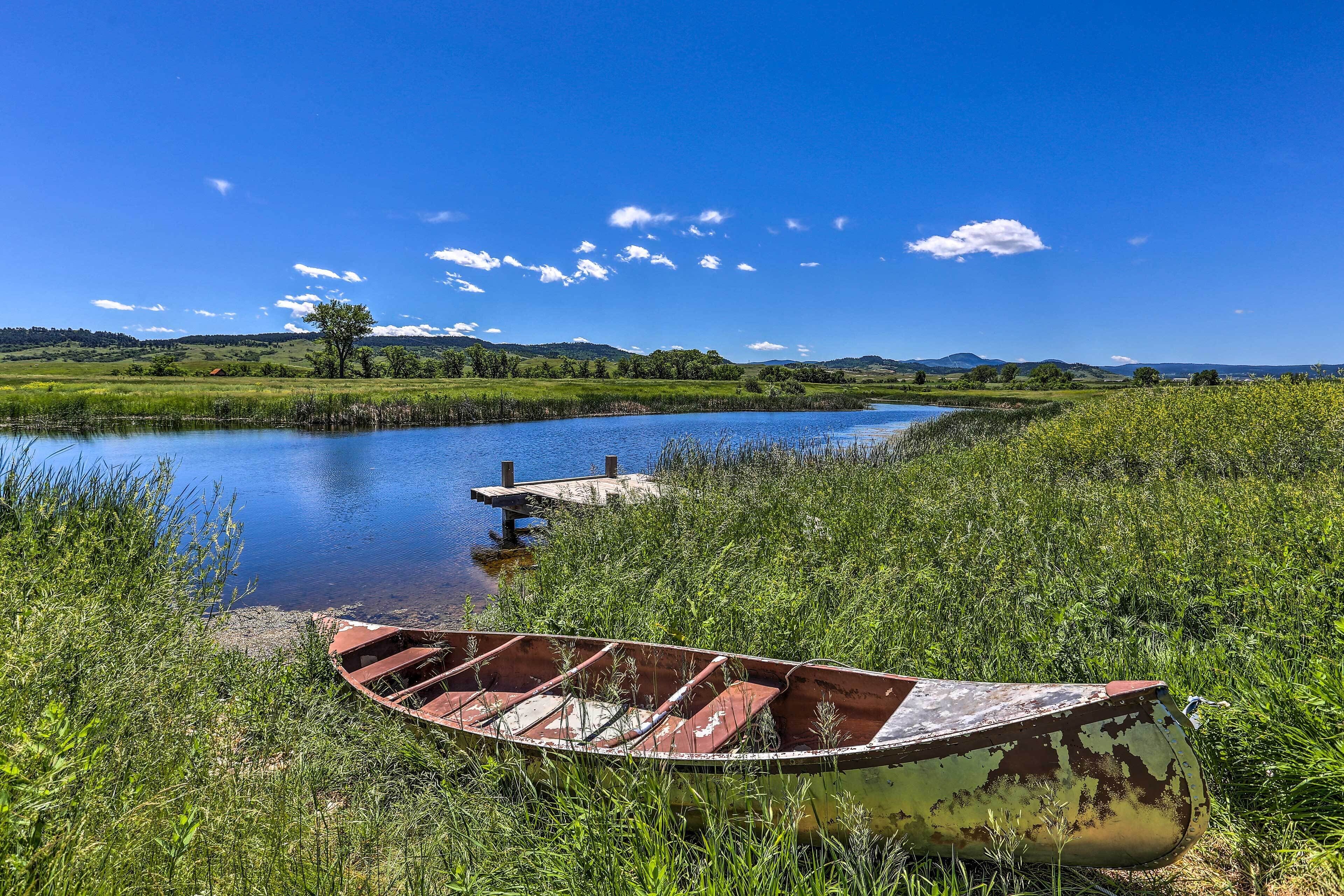 South Dakota Home - Private Lake, Canoe & Fire Pit