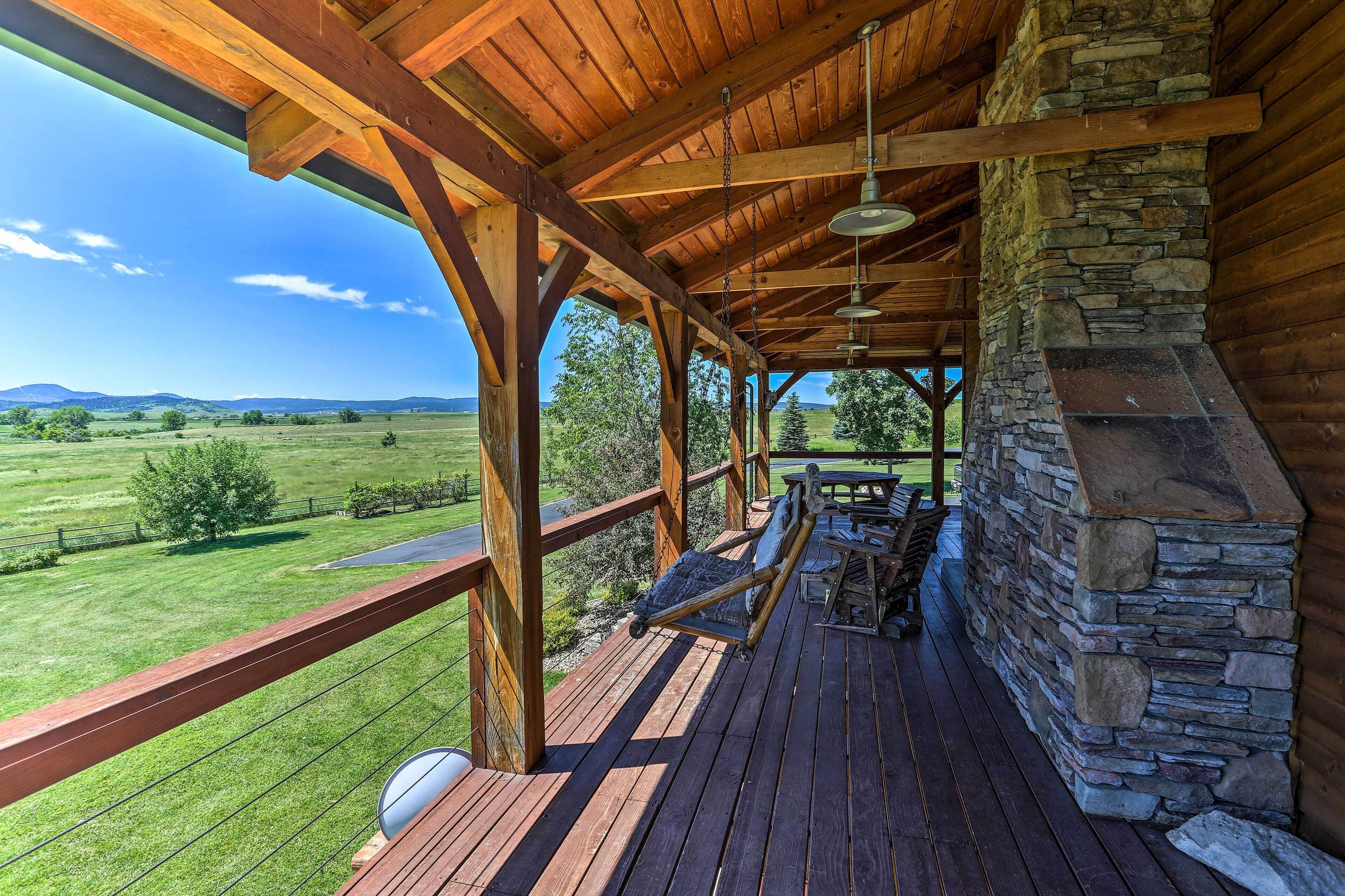 South Dakota Home - Private Lake, Canoe & Fire Pit