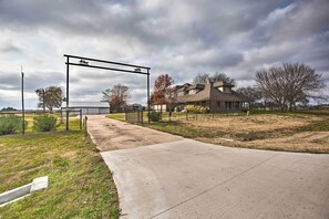 House (5 Bedrooms) | Interior - Spacious Vacation Home: 10 Mi to Lavon Lake! (Blue Ridge)