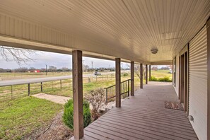 House (5 Bedrooms) | Interior - Spacious Vacation Home: 10 Mi to Lavon Lake! (Blue Ridge)