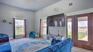 House (5 Bedrooms) | Interior