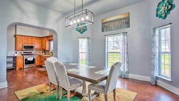 House (5 Bedrooms) | Interior