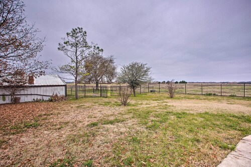 Spacious Vacation Home: 10 Mi to Lavon Lake!
