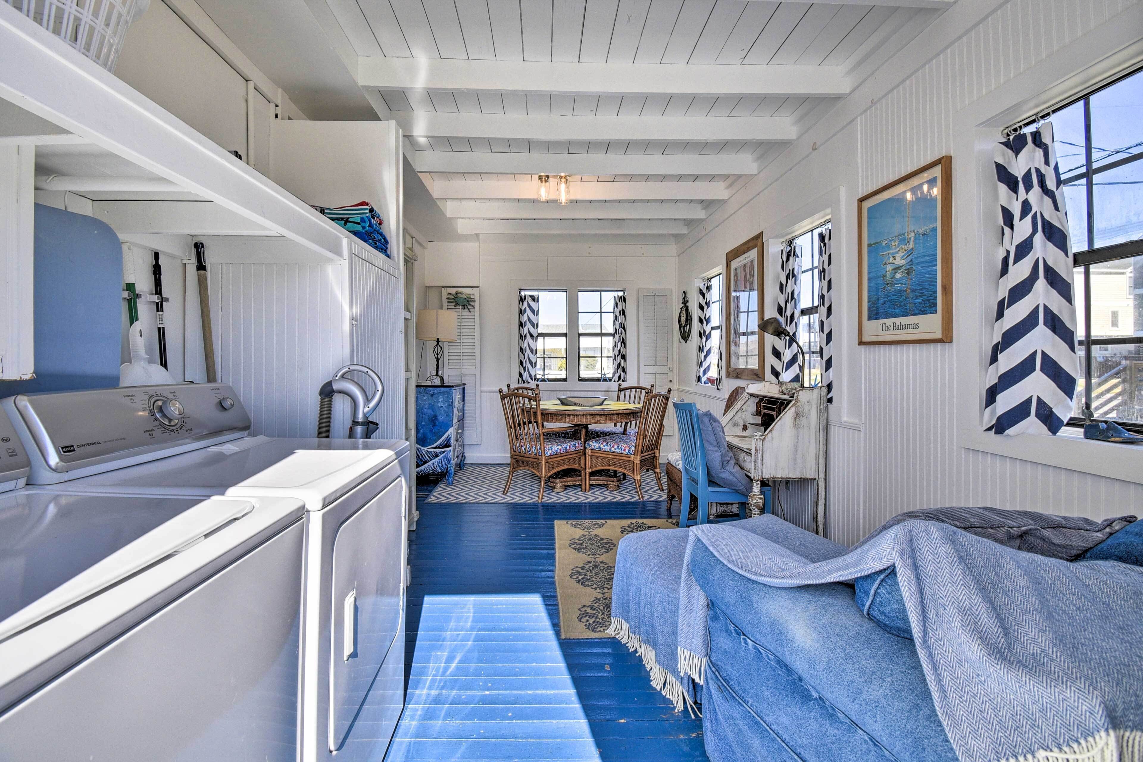 'sand Pebbles': Bright Bungalow - Steps to Beach!