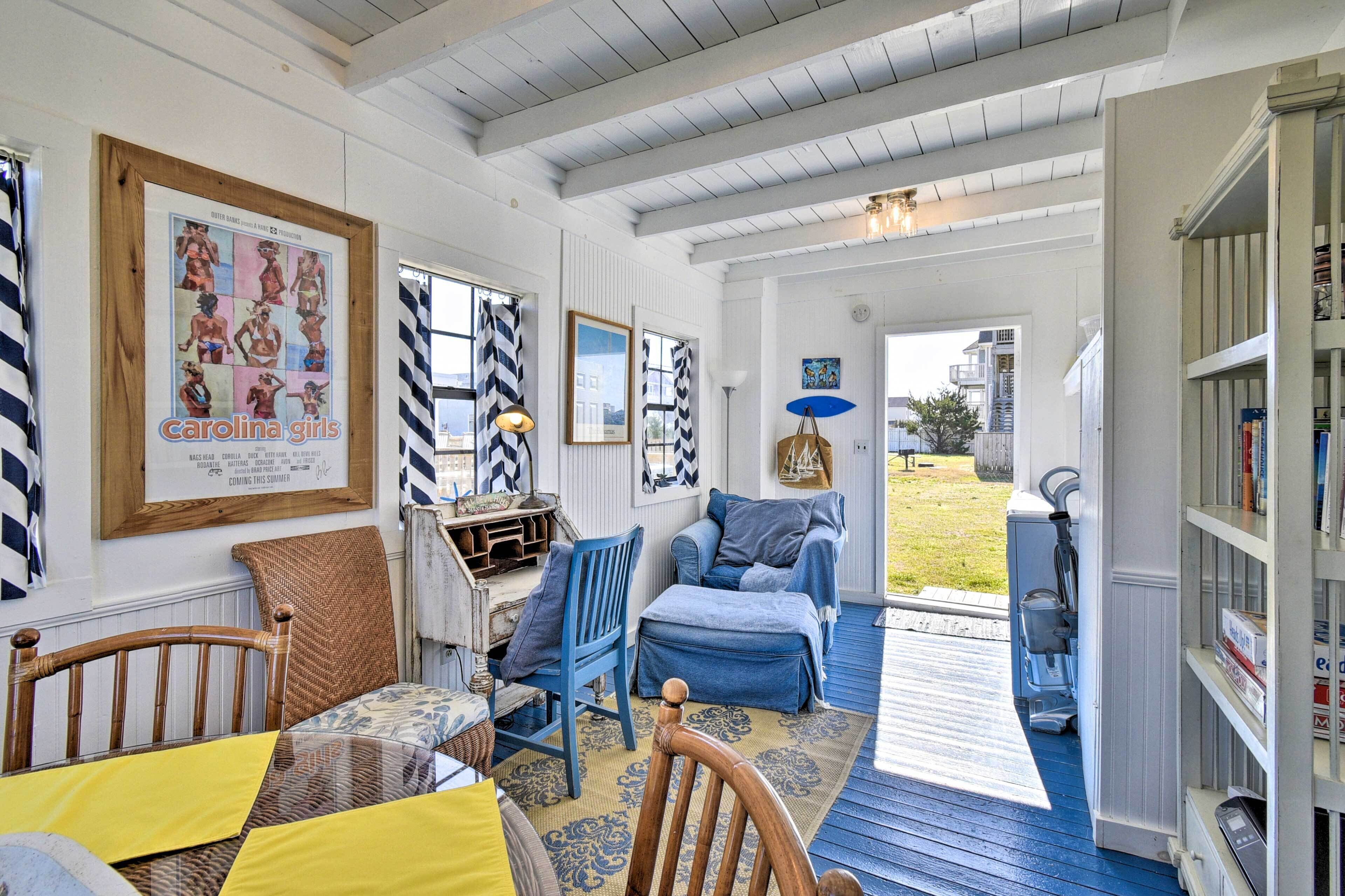 'sand Pebbles': Bright Bungalow - Steps to Beach!