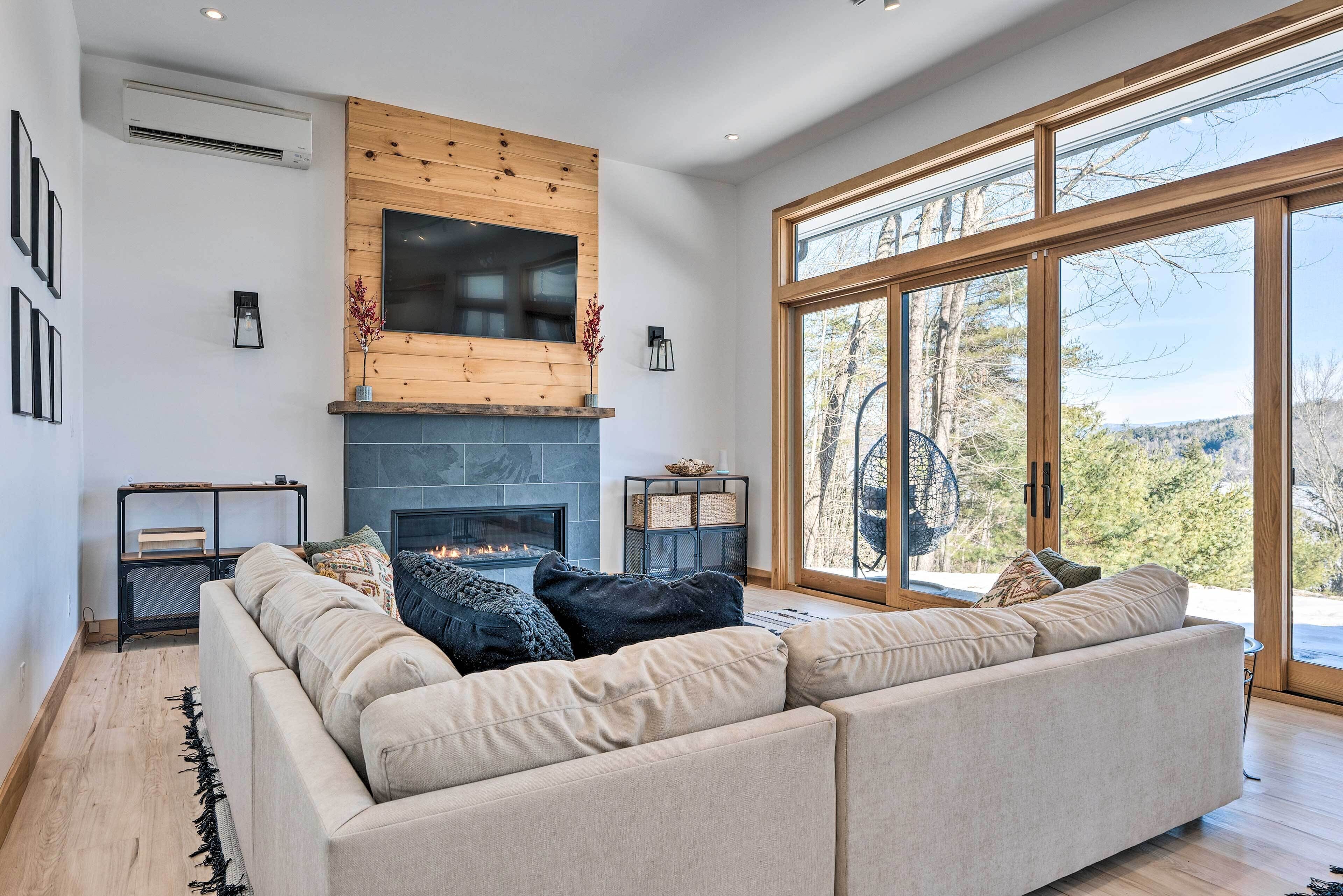 Contemporary Mountain-view Home on Lake Morey