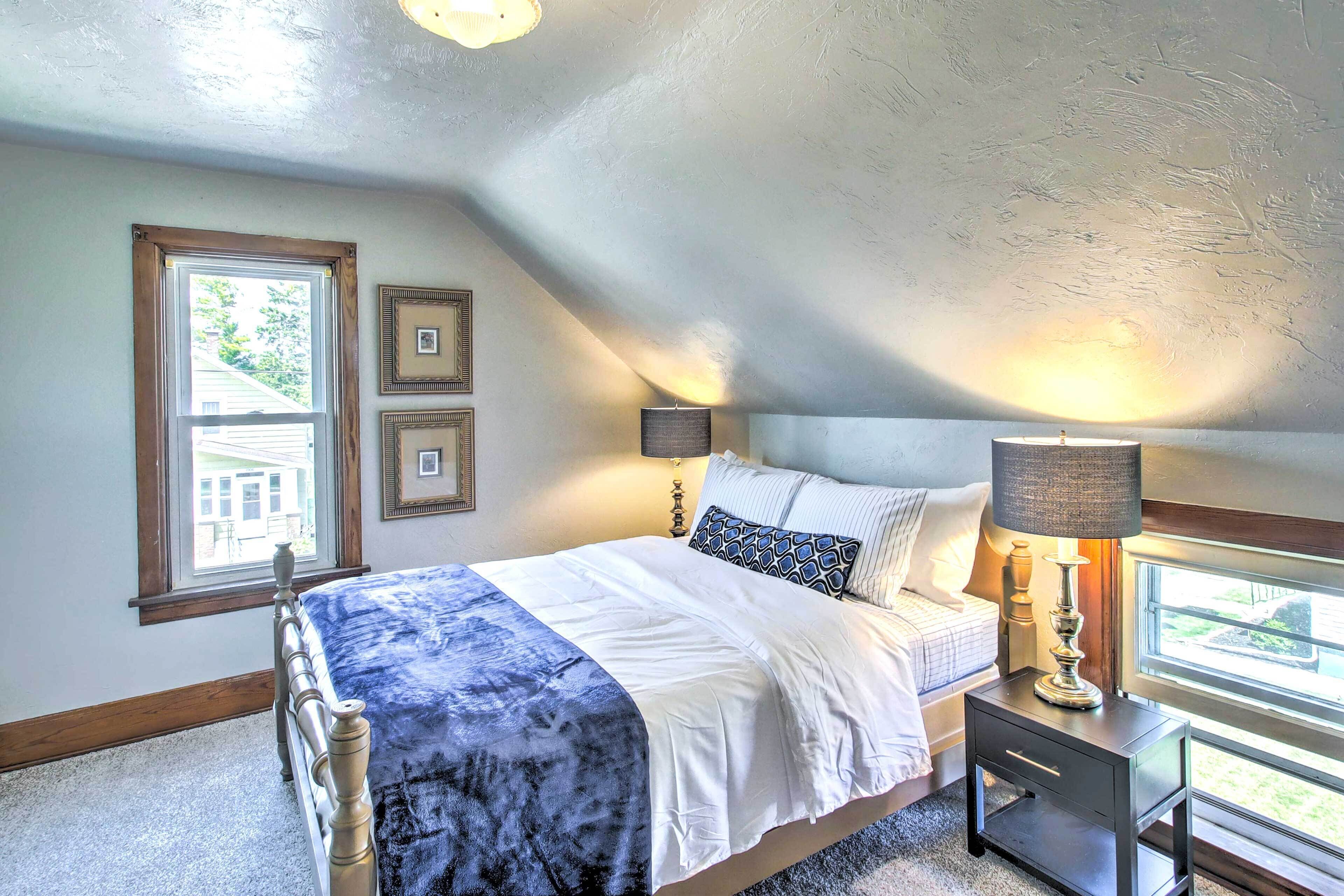 Two Rivers Home w/ Yard ~ Half Mile to Beach!