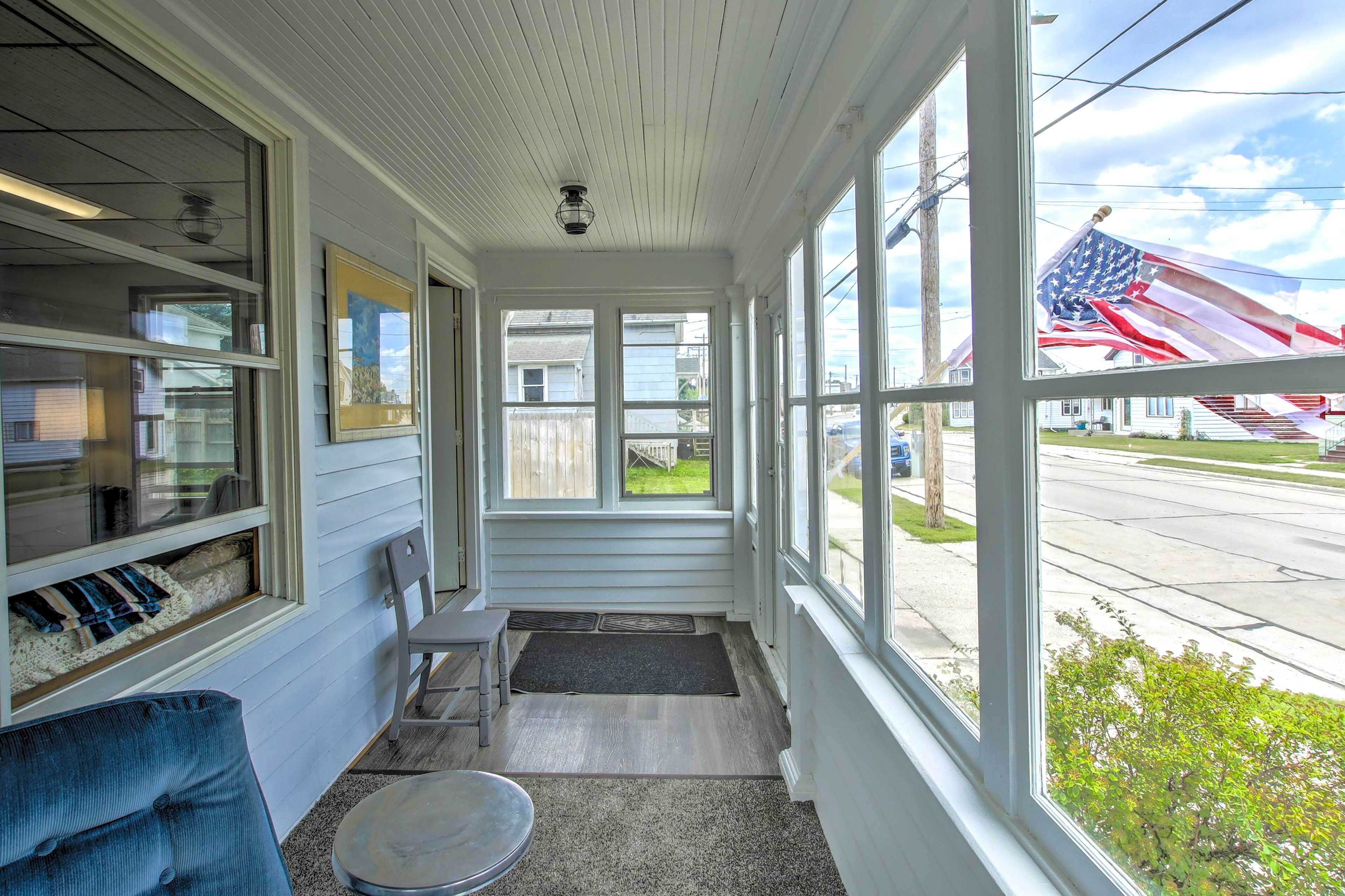 Two Rivers Home w/ Yard ~ Half Mile to Beach!