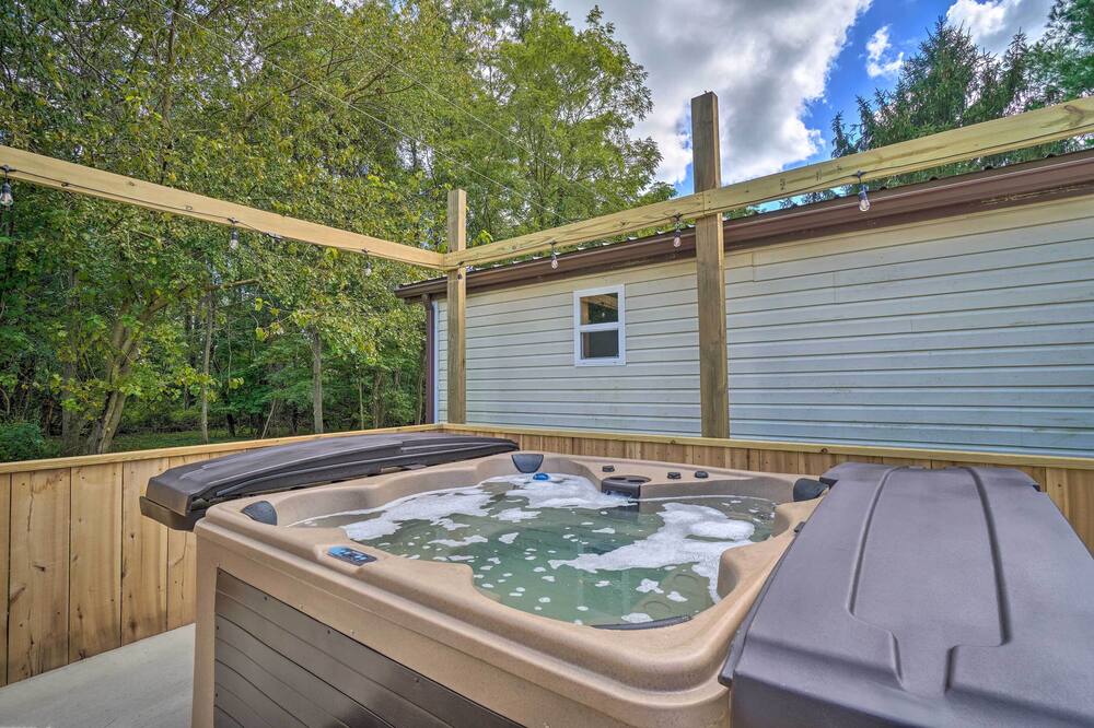 'take 5' Retreat w/ Hot Tub: Relax, Rest, Refresh! - Mount Perry, OH