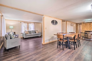 Interior - 'take 5' Retreat w/ Hot Tub: Relax, Rest, Refresh! (Somerset)