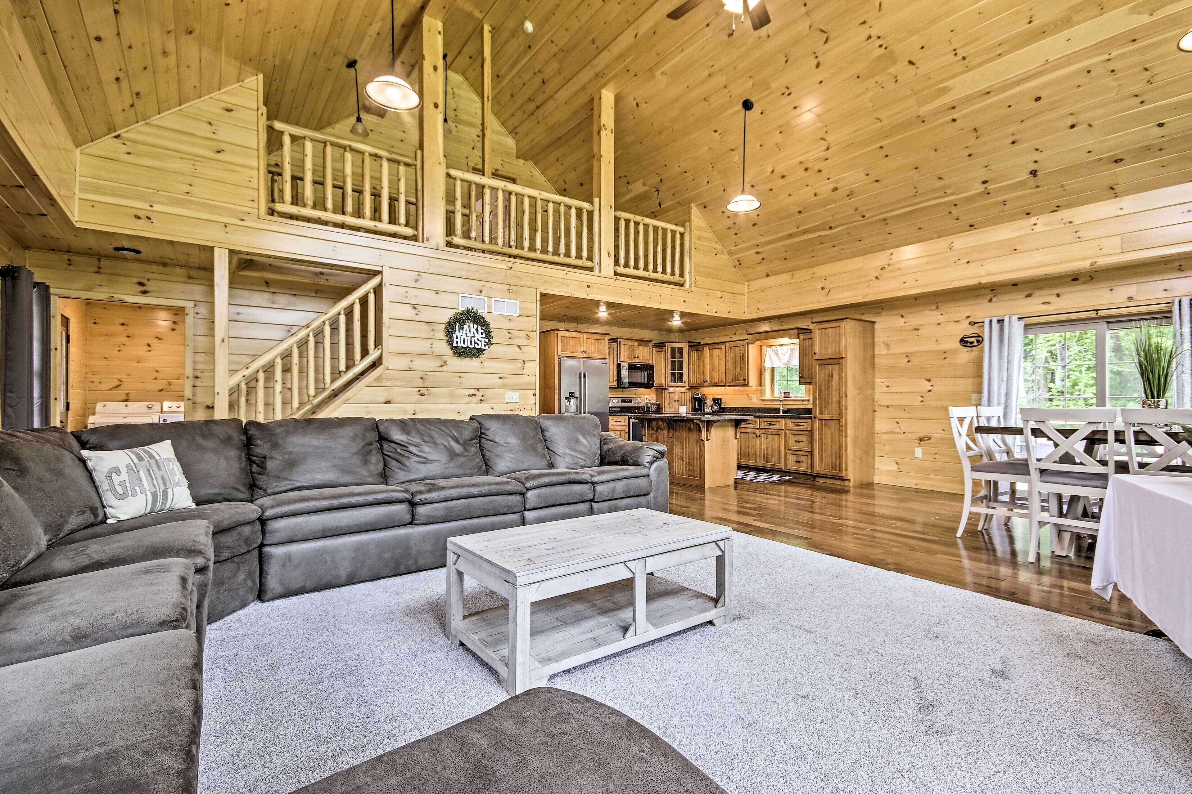 Pet-friendly Lakeview Cabin w/ Hot Tub!