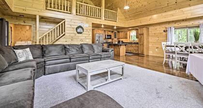 Pet-friendly Lakeview Cabin w/ Hot Tub!