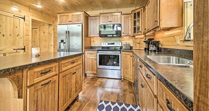 Lake View & Hot Tub: Wrightsville Cabin!