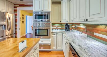 6 Mi to Boardwalk: Myrtle Beach Golfer's Retreat!