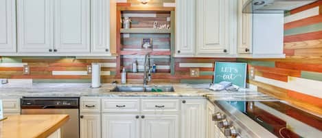 House (4 Bedrooms) | Interior