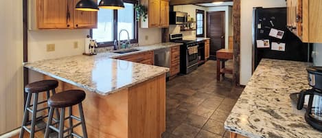 House (3 Bedrooms) | Interior