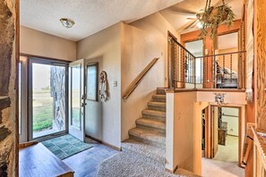 House (4 Bedrooms) | Interior - < 3 Mi to Lake Sakakawea! Hunting & Fishing Lodge (Hazen)