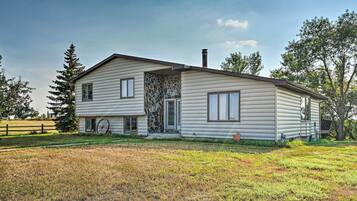 House (4 Bedrooms) | Front of property