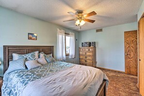 House (4 Bedrooms) | 4 bedrooms, iron/ironing board, bed sheets