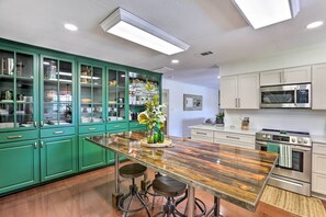 House (4 Bedrooms) | Interior - Sunny Florida Abode - Patio, Pool, & Fire Pit (Marianna)