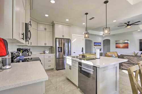 Stunning Laguna Vista Retreat w/ Pool & Grill