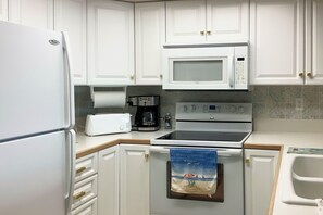 Interior - Private Beach Access: Wildwood Crest Retreat (Wildwood Crest)