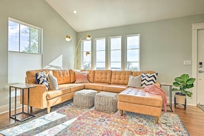 Cottage (2 Bedrooms) | Front of property