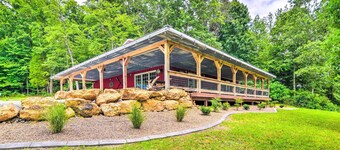 Secluded Brownsville Cabin w/ Deck & Fire Pit