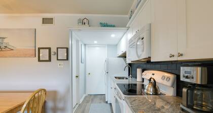 Bright Condo Half-block to Cape May Beach!