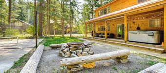 Cle Elum Lake Home w/ Hot Tub & Mountain Views