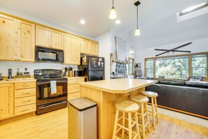 House (3 Bedrooms) | Interior