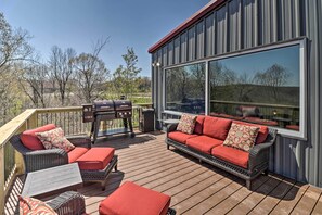 Property grounds - Massive Flippin Hangout ~ 1 Mi to White River! (Flippin)