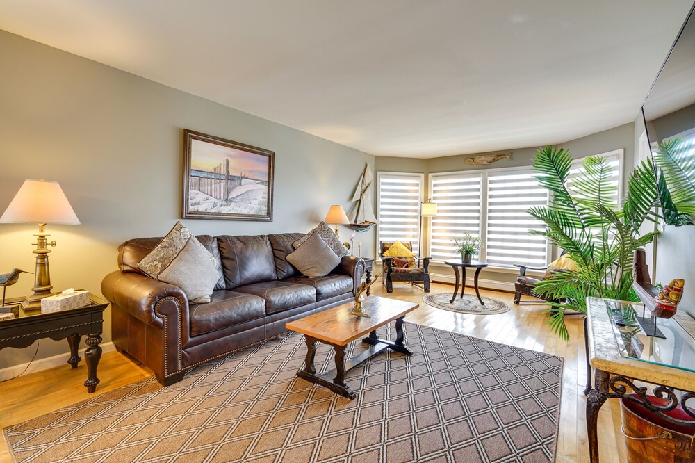 New Jersey Home - Deck, Grill & Walkable to Beach!
