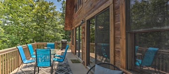 Deck + Game Room: Lakefront Landrum Cabin!