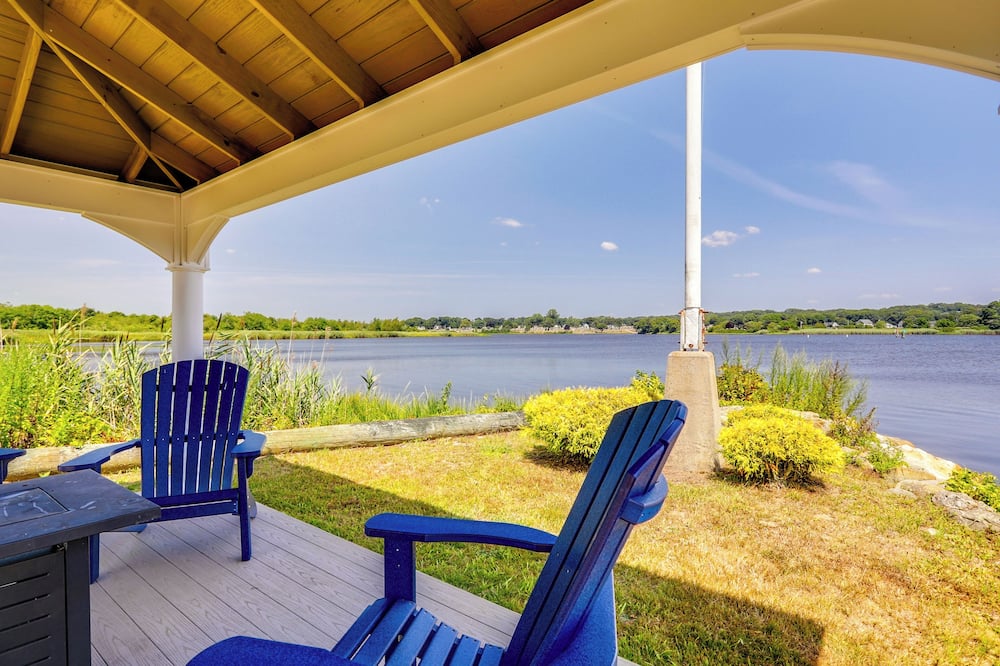 Walk to Pawcatuck River: Family-friendly Home! - Weekapaug, RI