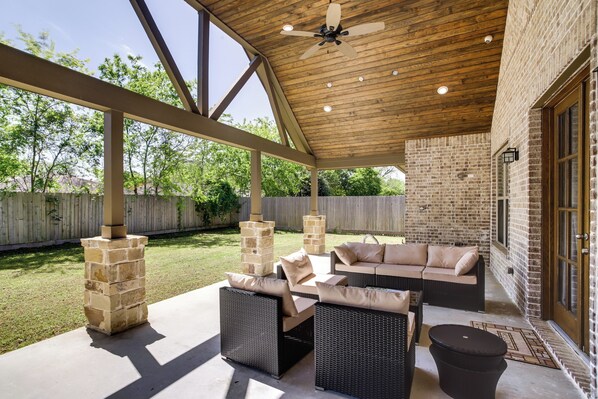 House (4 Bedrooms) | Interior - Chic Texas Abode w/ Patio & Fenced-in Yard! (Tomball)