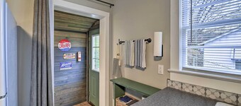 Cozy Fries Escape w/ Mountain & River Views!